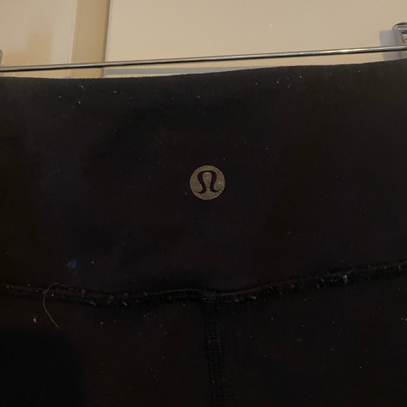 Lululemon Wunder Under Black leggings in size 4 - Picture 3 of 5